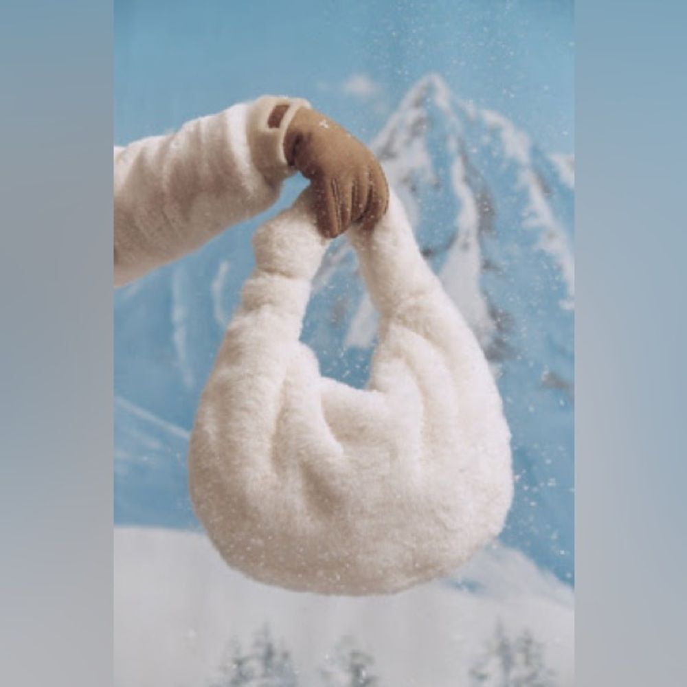 ❤️ANTHROPOLOGIE - Melie Bianco Faux Fur Cozy White Handbag NWT - Picture 3 of 6